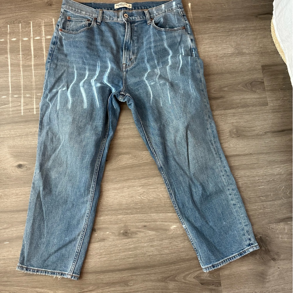 Abercrombie Jeans - Ultra High Rise Anke Straight Jeans - SHORT, size 31